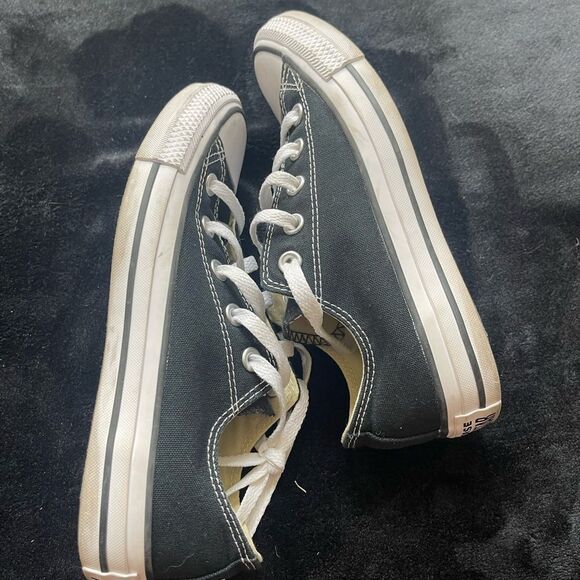 Converse Chuck Taylor All-Star black low lace up sneakers, size 6 - Picture 6 of 8